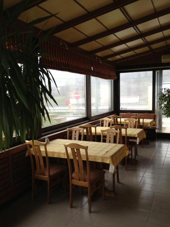 Panorama Panzio Bed & Breakfast Tatabanya Exterior photo
